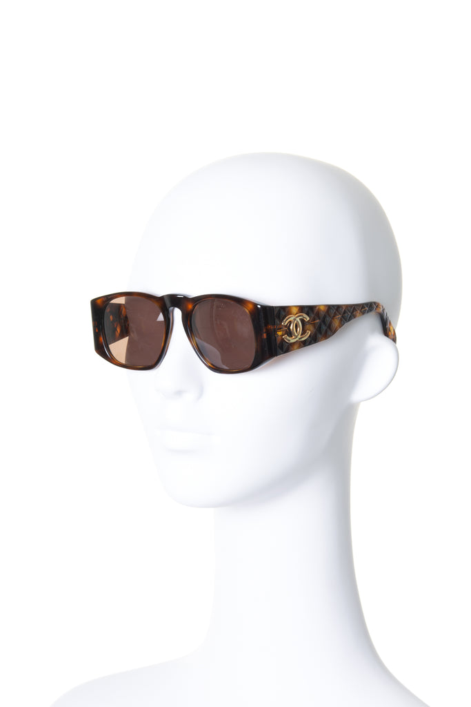 Chanel Tortoiseshell quilted sunglasses - irvrsbl