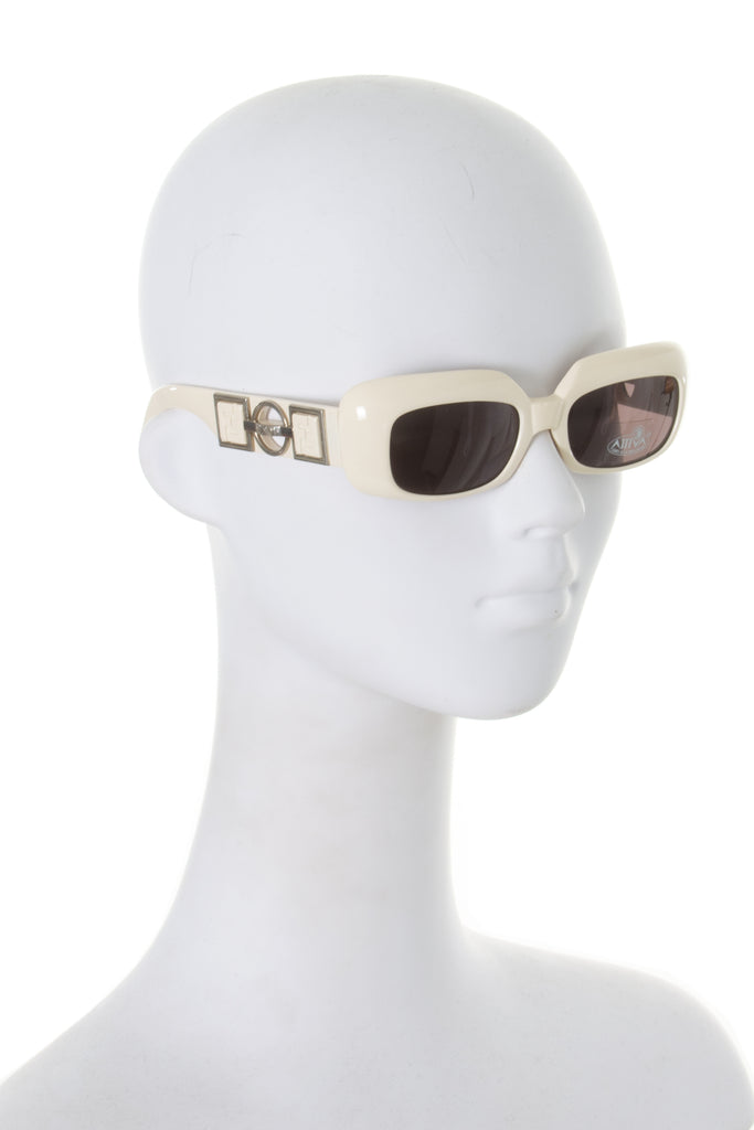 Fendi Logo Sunglasses - irvrsbl